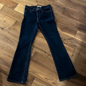 Women’s Levi’s 315 shaping boot cut, size 29×32 (waist 15”)